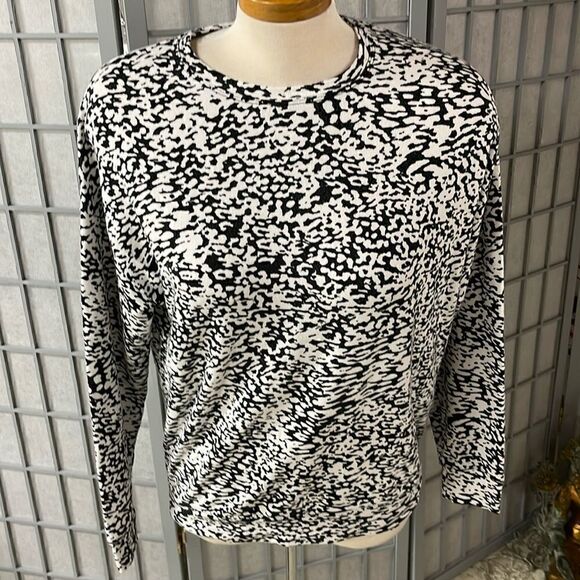 Athleta Leopard Print Seamless Long Sleeve Shirt. Black and white, Extra Small. - Picture 1 of 6